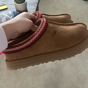 Kids size 6 tazz Ugg slippers
